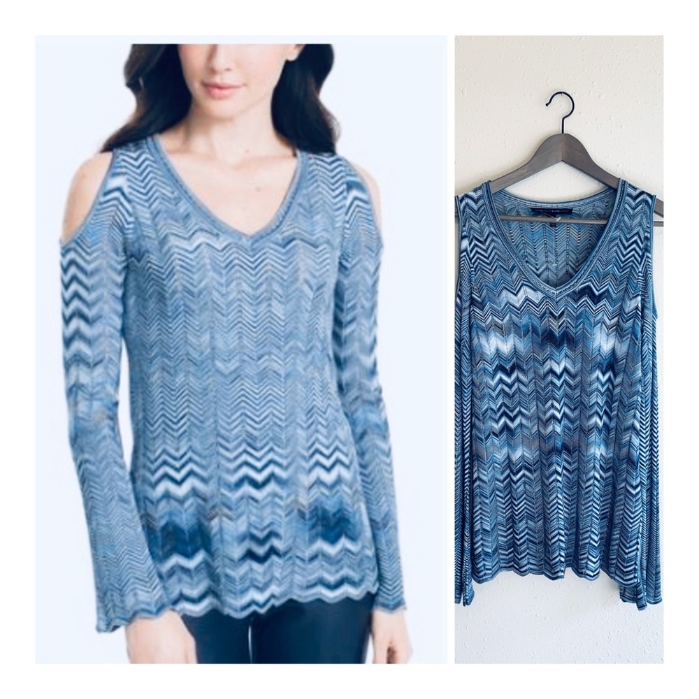 WHBM Women’s Zig Zag Blue White Cold Shoulder Top Size Medium NWOT